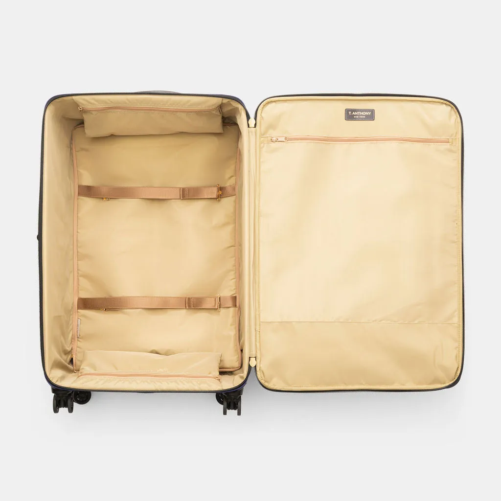 31" LIGHTWEIGHT WHEELED CASE WITH 4 WHEELS