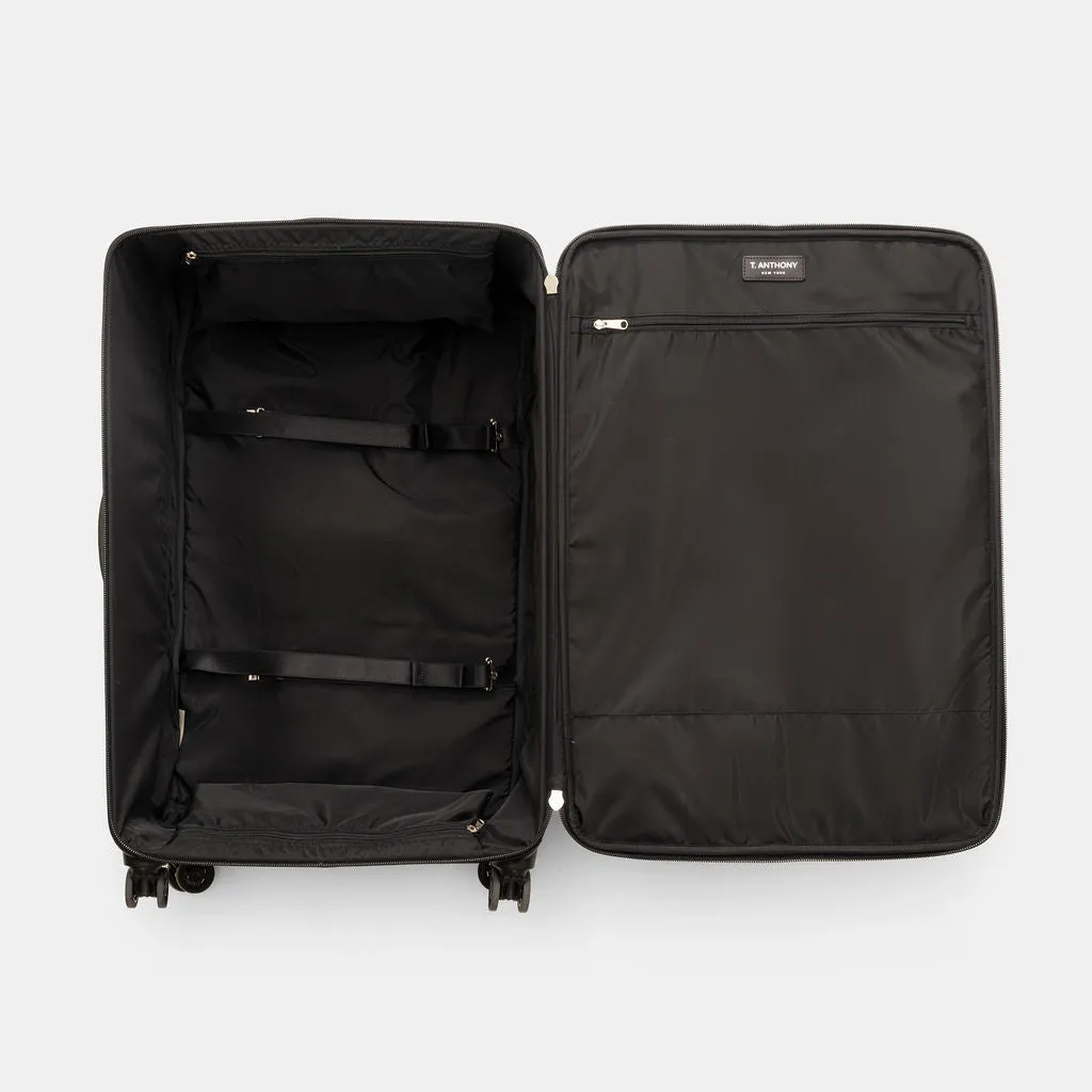 31" LIGHTWEIGHT WHEELED CASE WITH 4 WHEELS