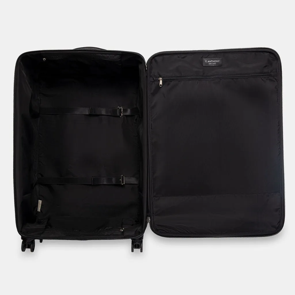 31" LIGHTWEIGHT WHEELED CASE WITH 4 WHEELS