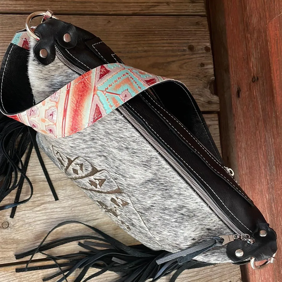 Annie - B&W Speckle w/ Bucking Aces Design
