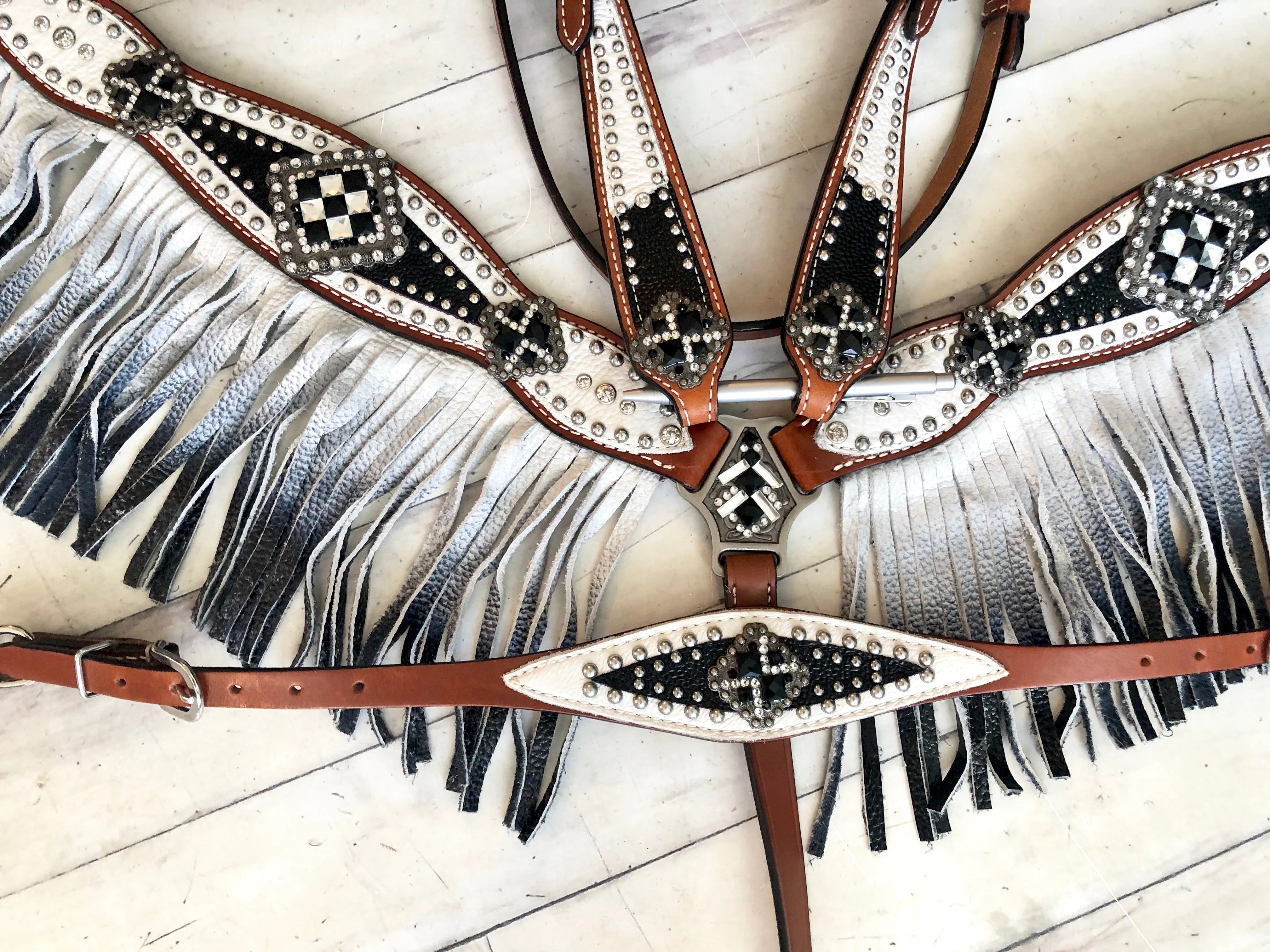 Black and White Ombre, Checkered Concho, Scalloped Leather Tack Set