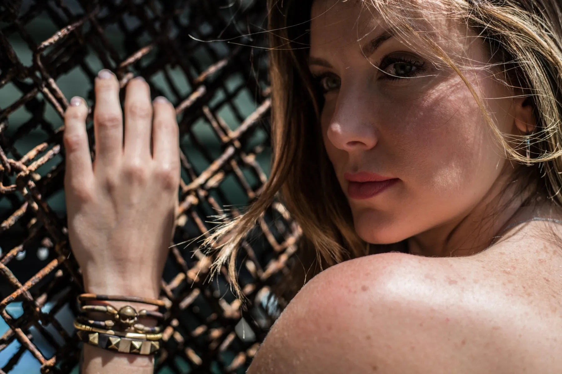 Camouflage Brown Stingray Bracelet with Antique Skull