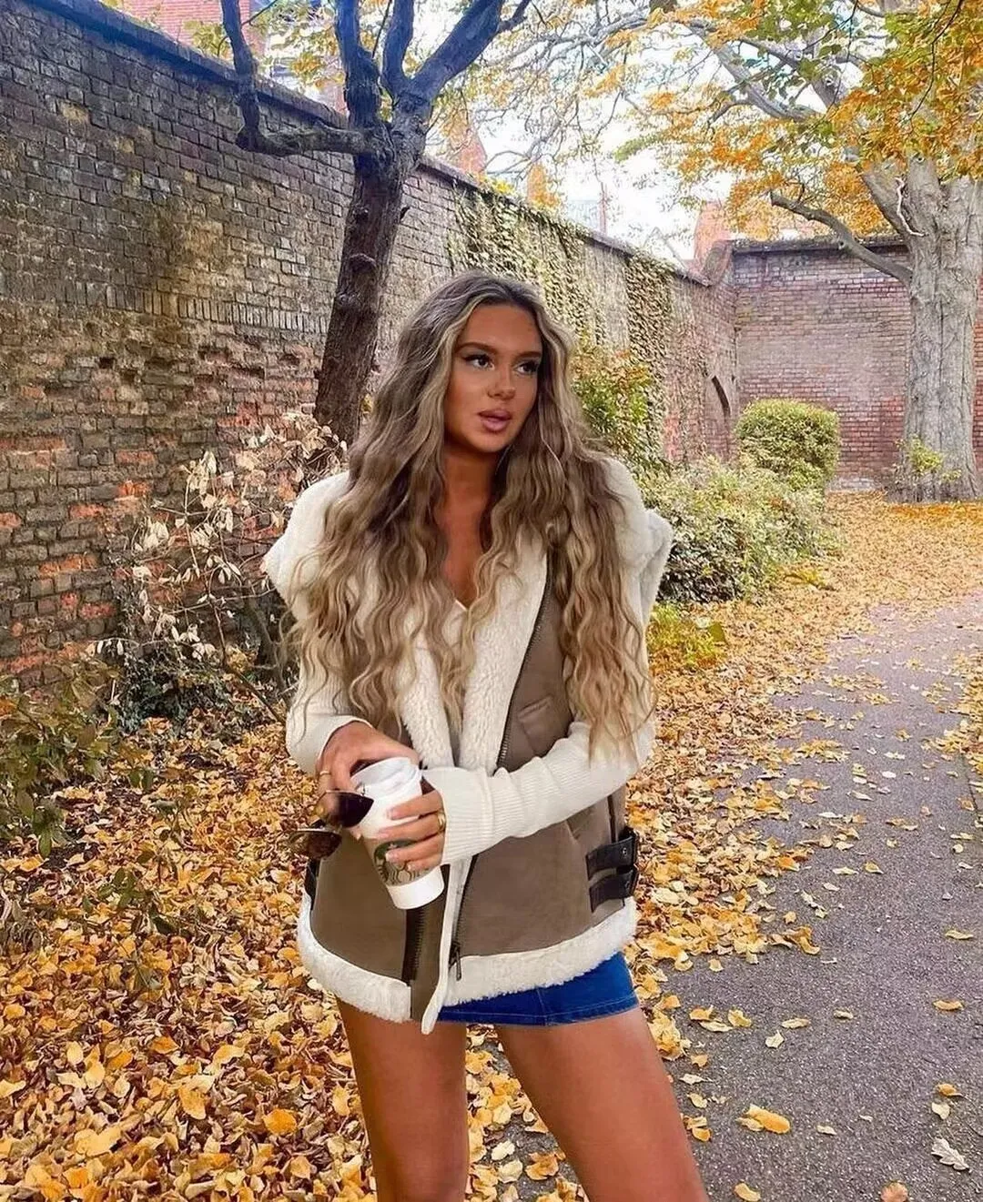 Chic Faux Fur and Leather Patchwork Sleeveless Vest Jacket