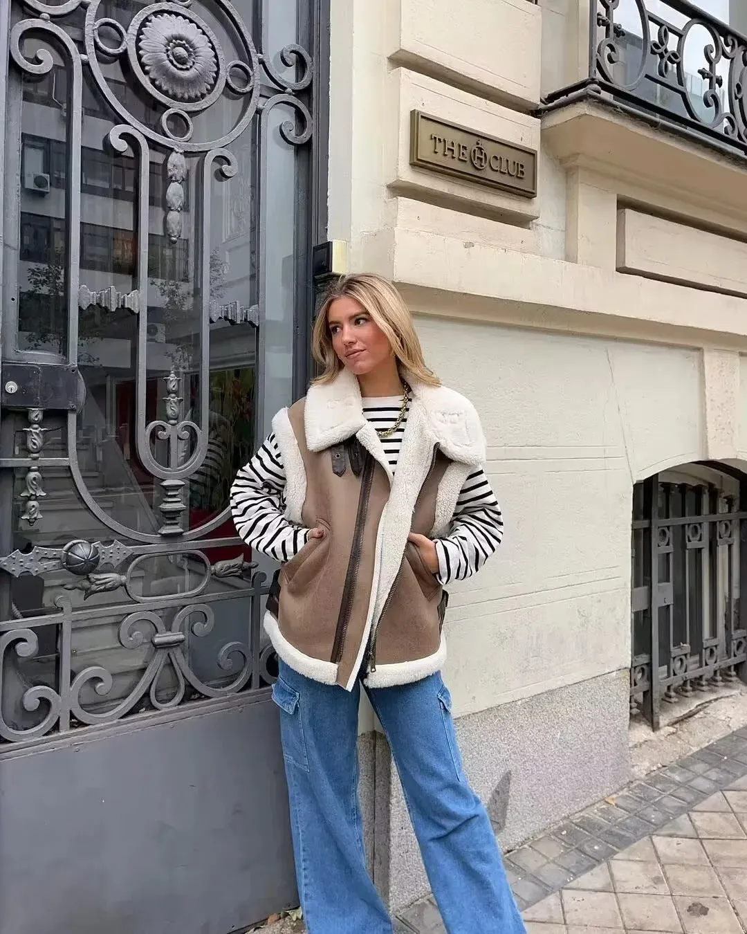 Chic Faux Fur and Leather Patchwork Sleeveless Vest Jacket