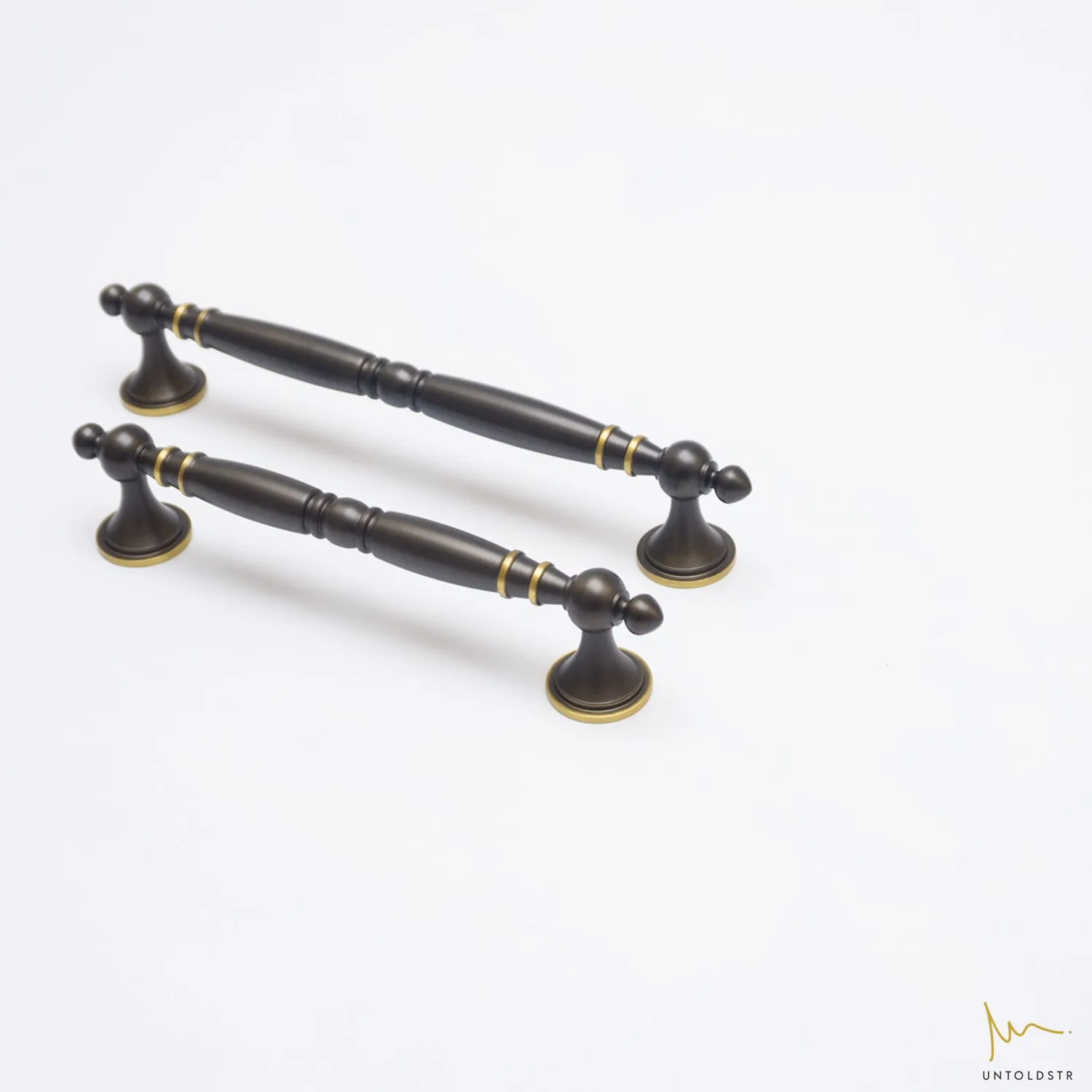 CLAUDIA - ANTIQUE BRASS / AB02