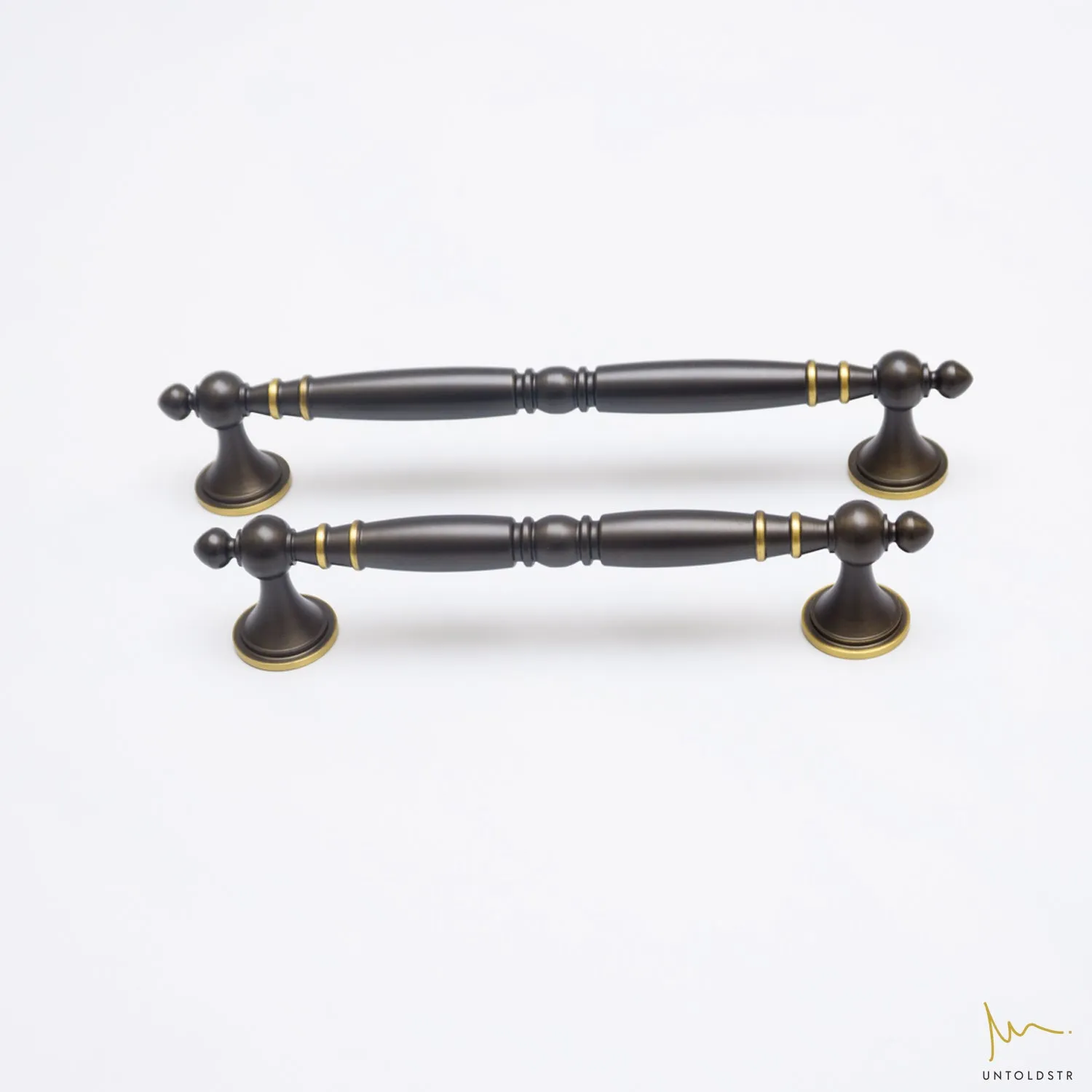 CLAUDIA - ANTIQUE BRASS / AB02