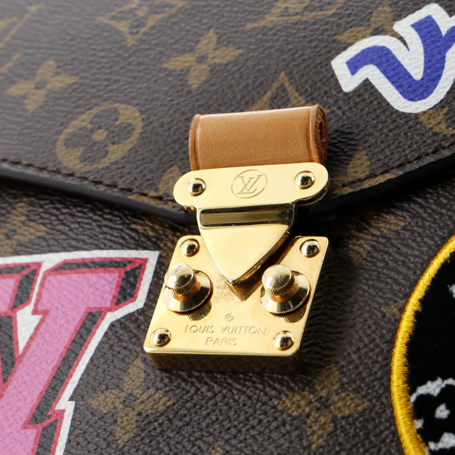 Designer Pochette Metis Limited Edition Patches Monogram Canvas