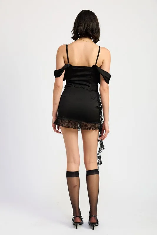 Emory Park OFF SHOULDER SATIN BUSTIER WITH LACE DETAIL