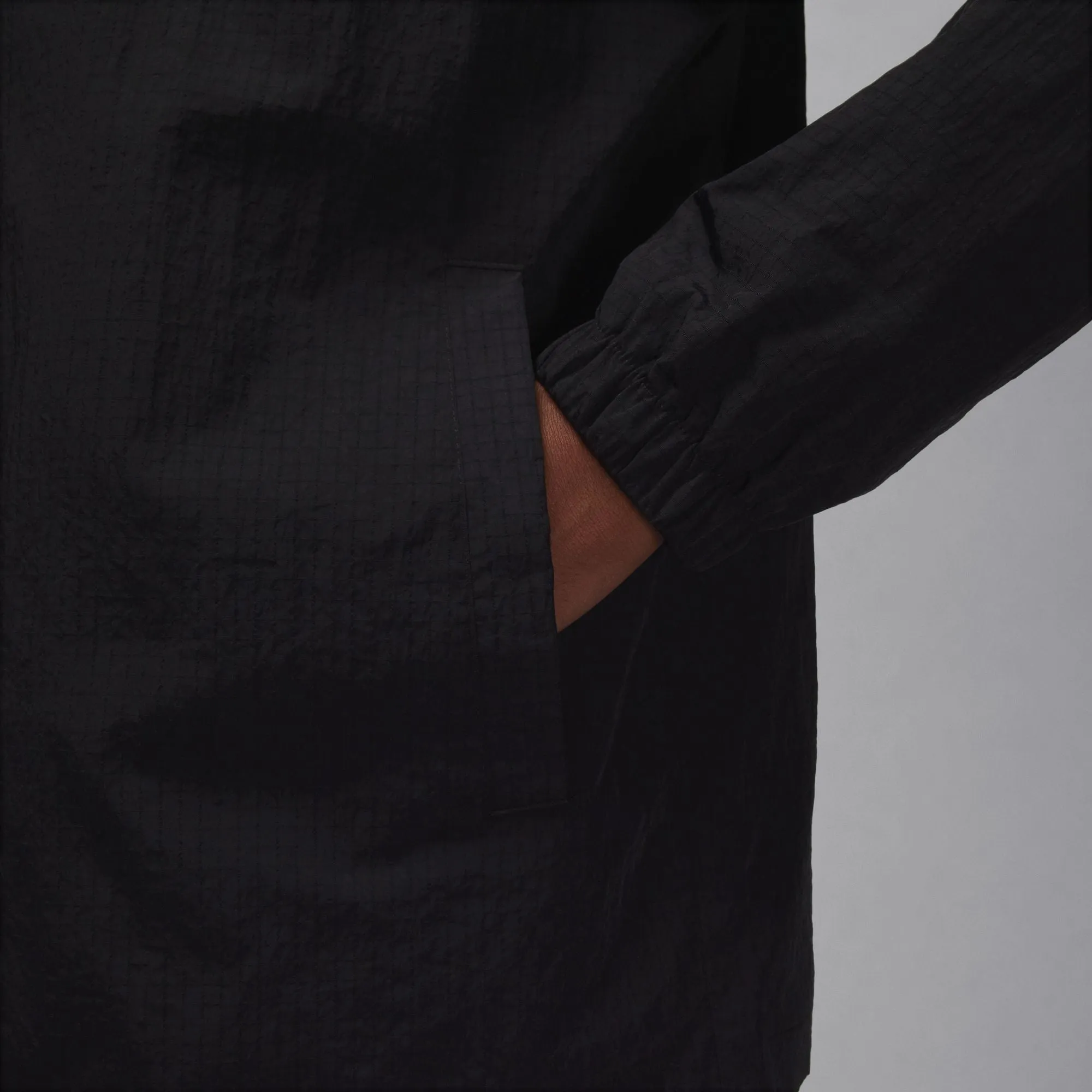 ESSENTIALS COACHES JACKET "BLACK"