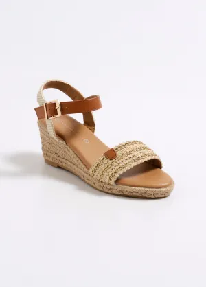 Fancy espadrille with faux leather details