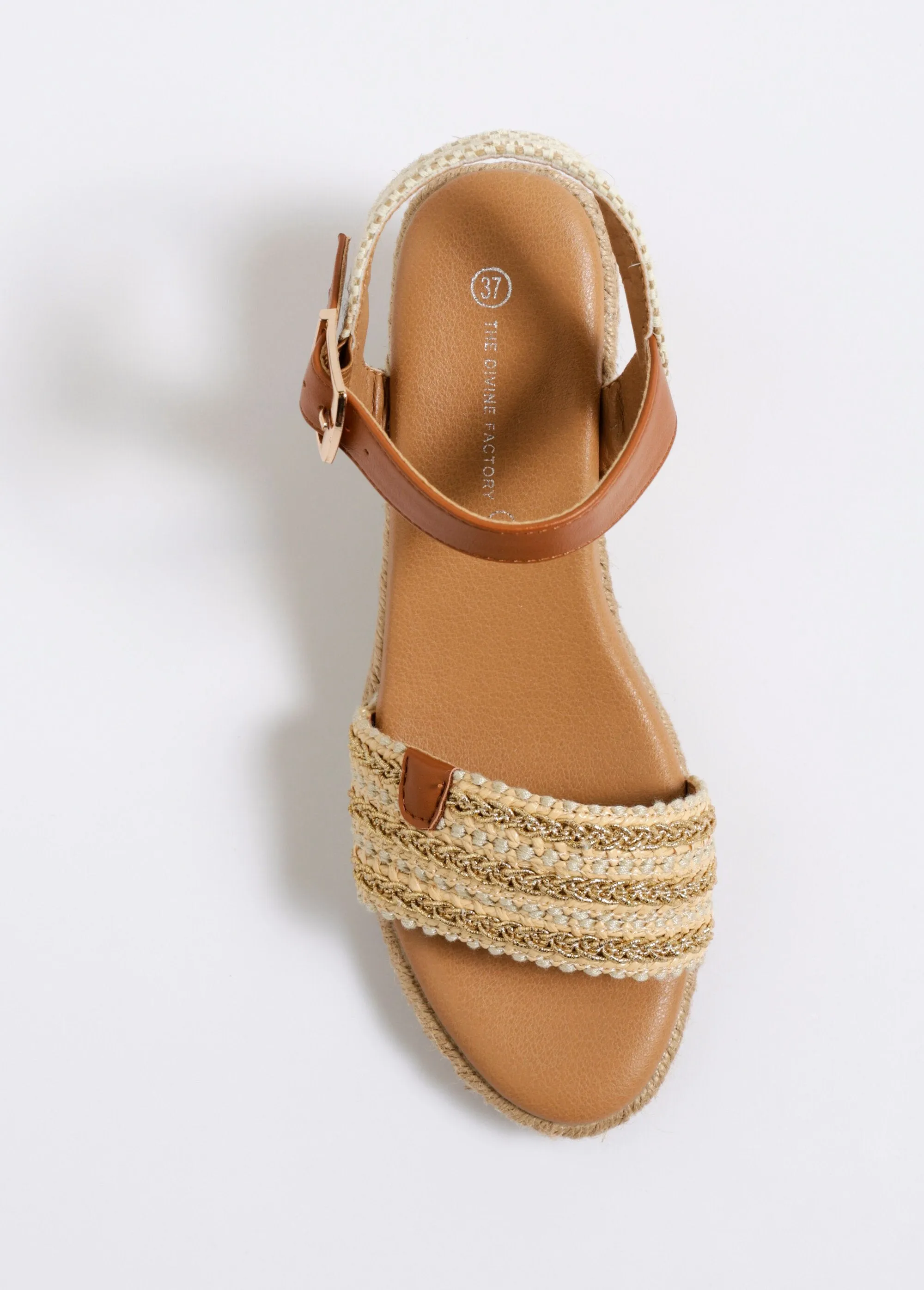 Fancy espadrille with faux leather details