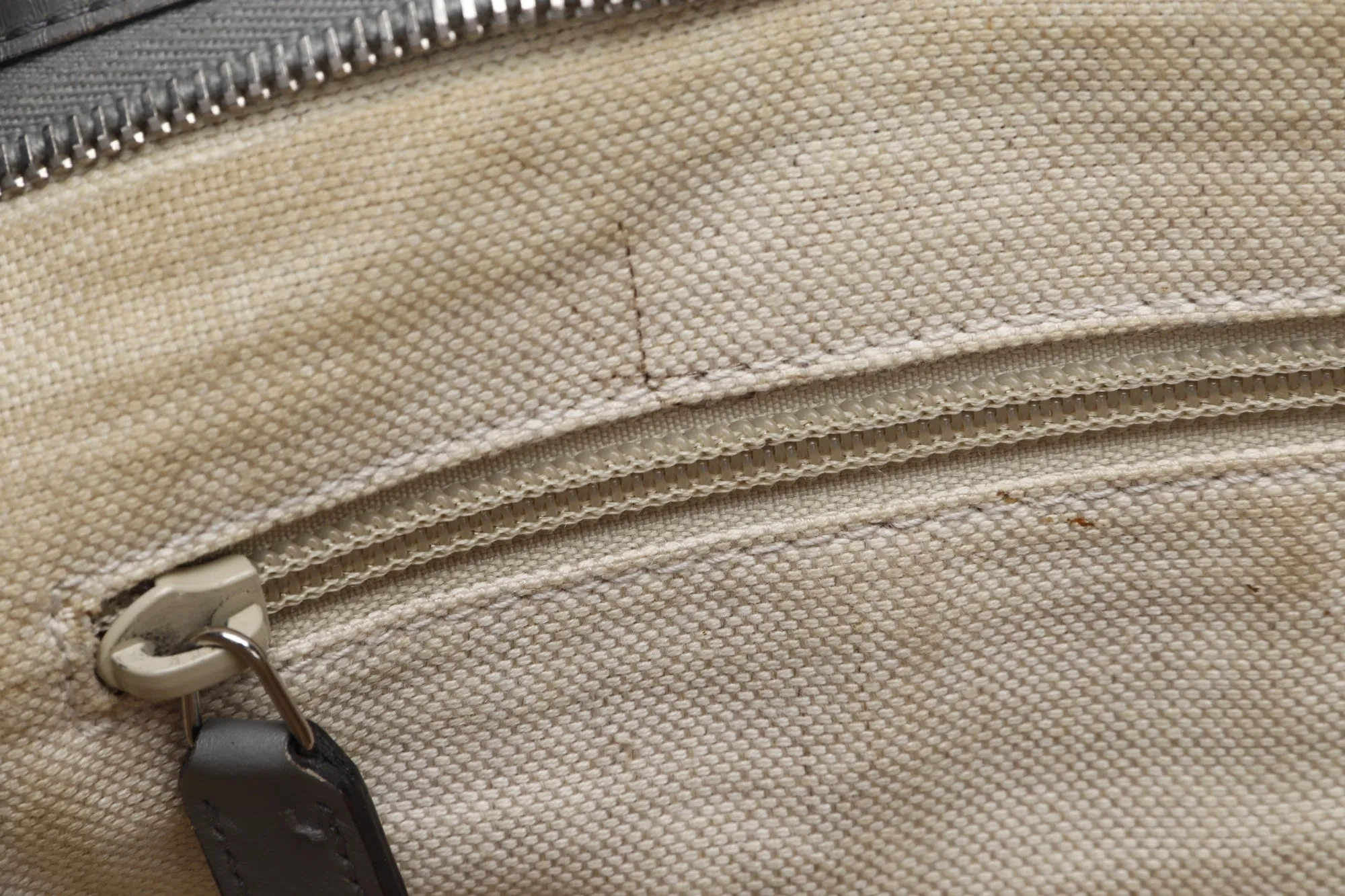 Gucci Light Grey Trim Canvas Shoulder Tote (353437 525040), with Strap & Dust Cover