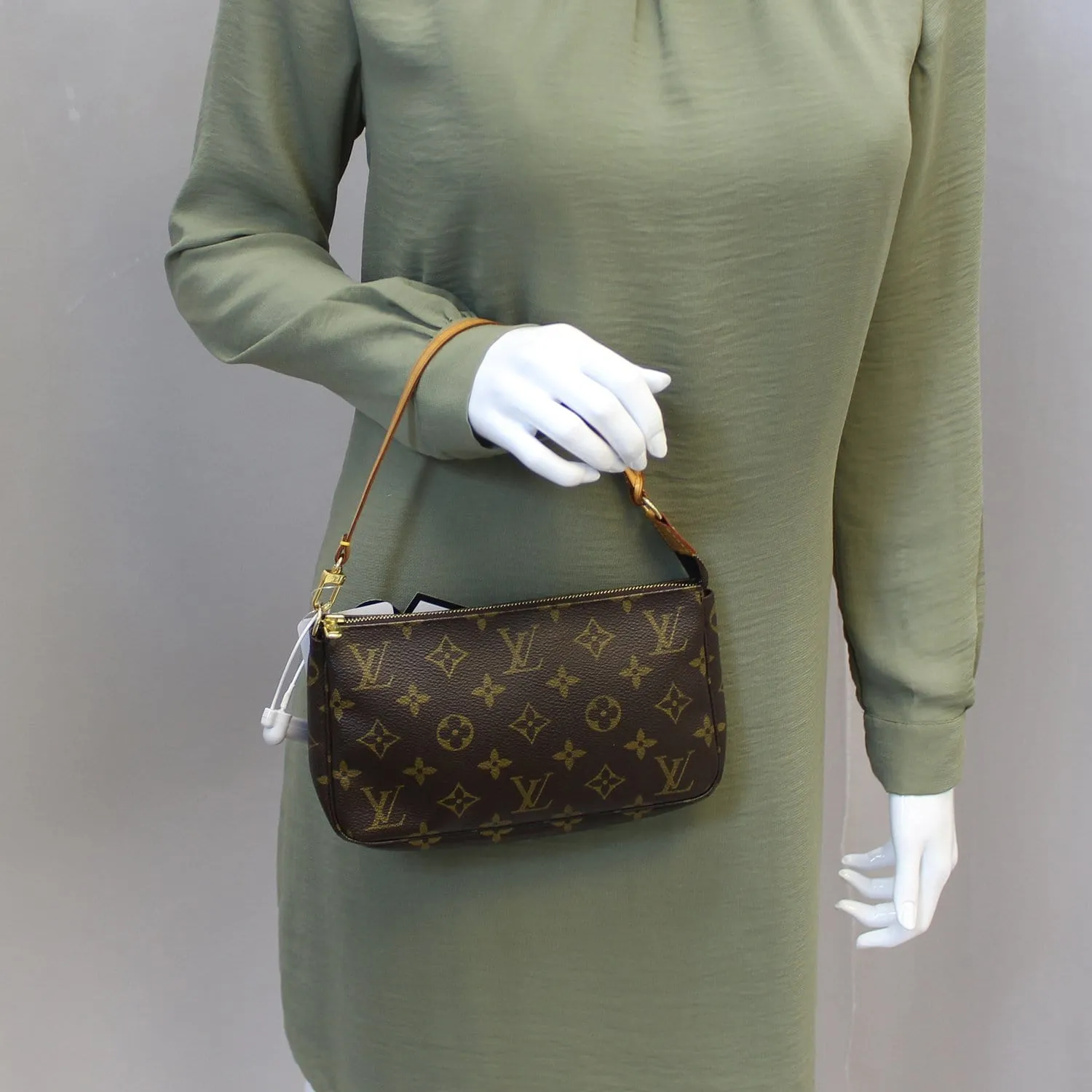 LOUIS VUITTON Monogram Canvas Pochette Accessoires Pouch Bag