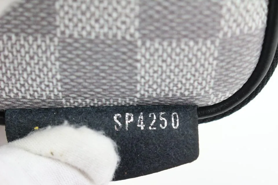 Louis Vuitton Ultra Rare White Damier Graphite Pouch 28lk321s