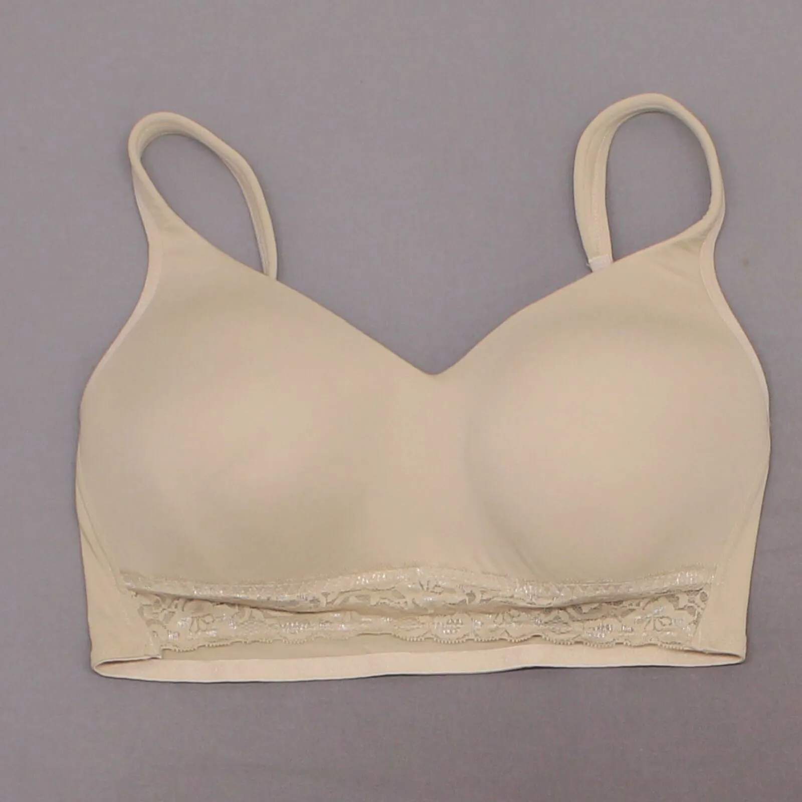 New Rhonda Shear Molded Cup Bra With Lace Hem. 686368-NEW Large