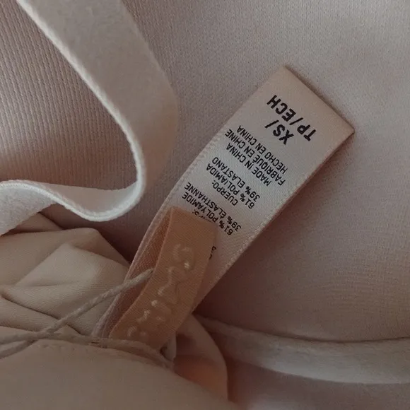 NWT SKIMS Deep Plunge Shapewear Plunge Bra in Sand with removable straps