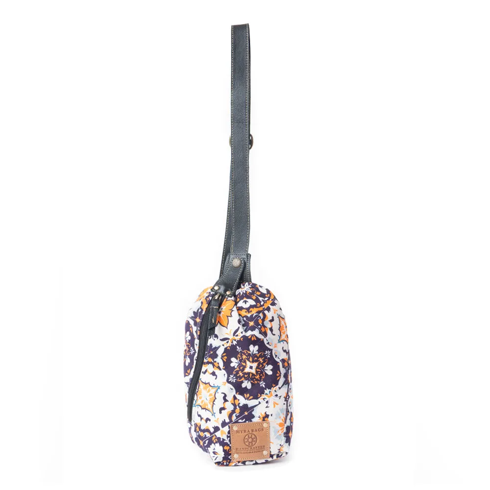 Oasis Blooms Fanny Pack Bag In Black & White