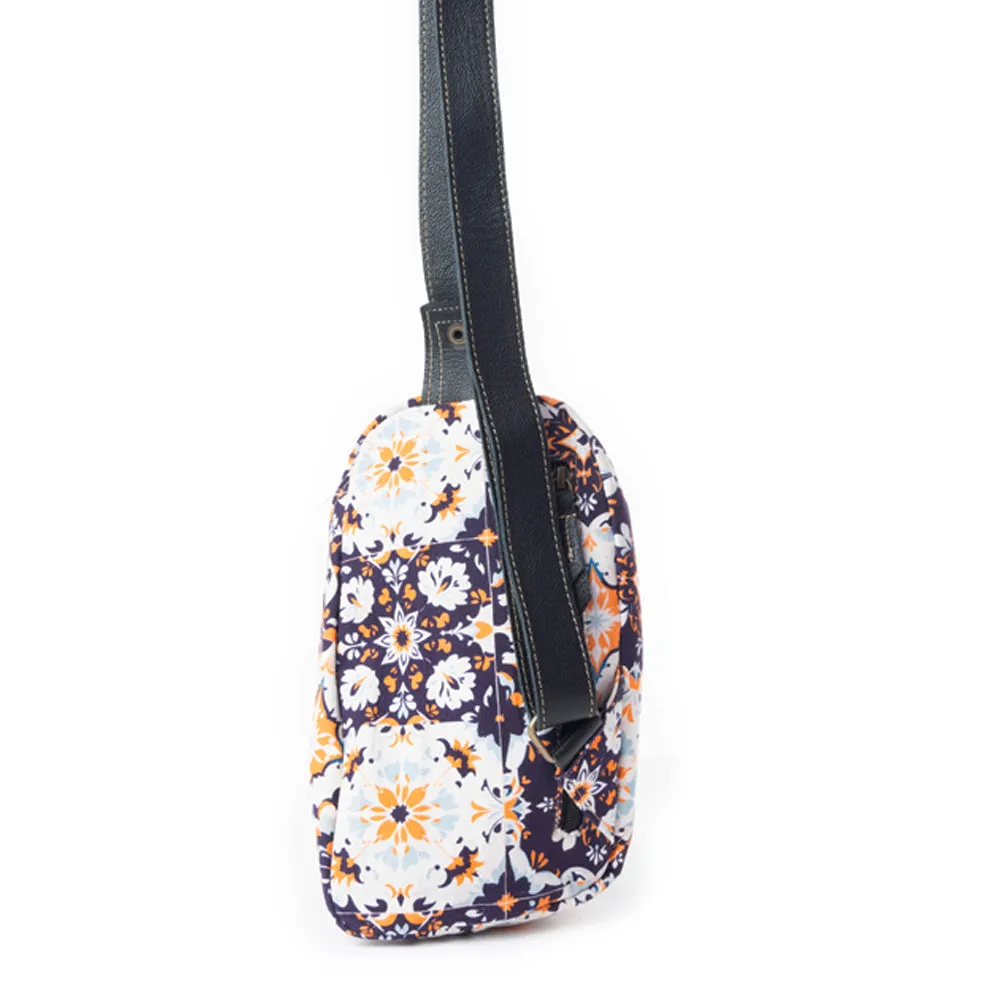 Oasis Blooms Fanny Pack Bag In Black & White