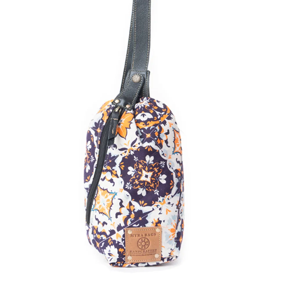 Oasis Blooms Fanny Pack Bag In Black & White