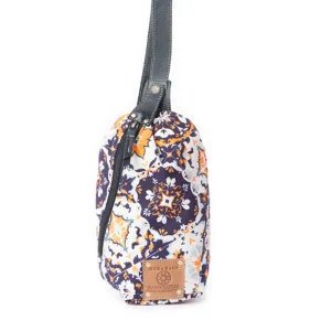 Oasis Blooms Fanny Pack Bag In Black & White
