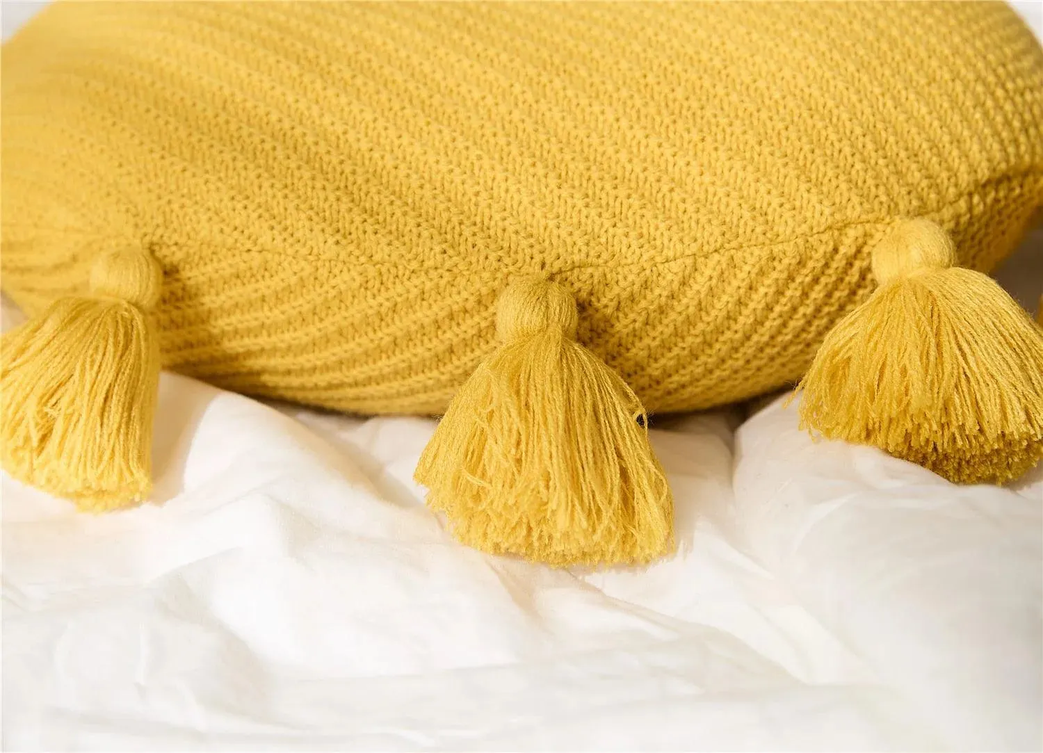 Round Tassel Decorative Throw Pillow