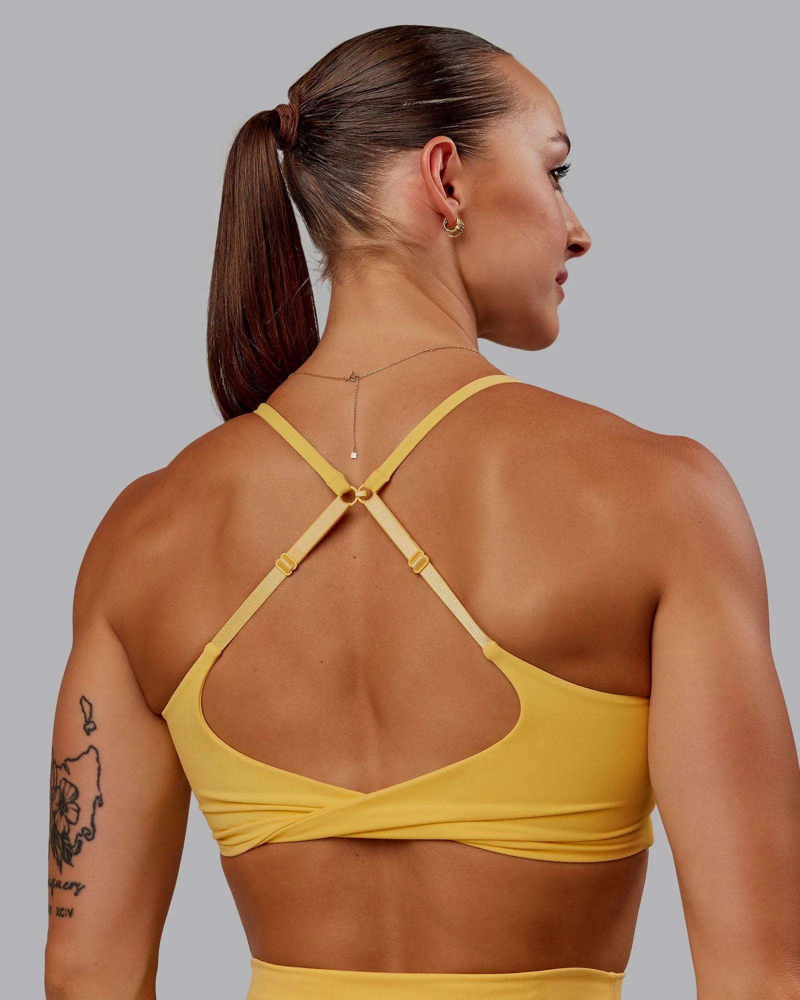 Twist Sports Bra - Banana Cream