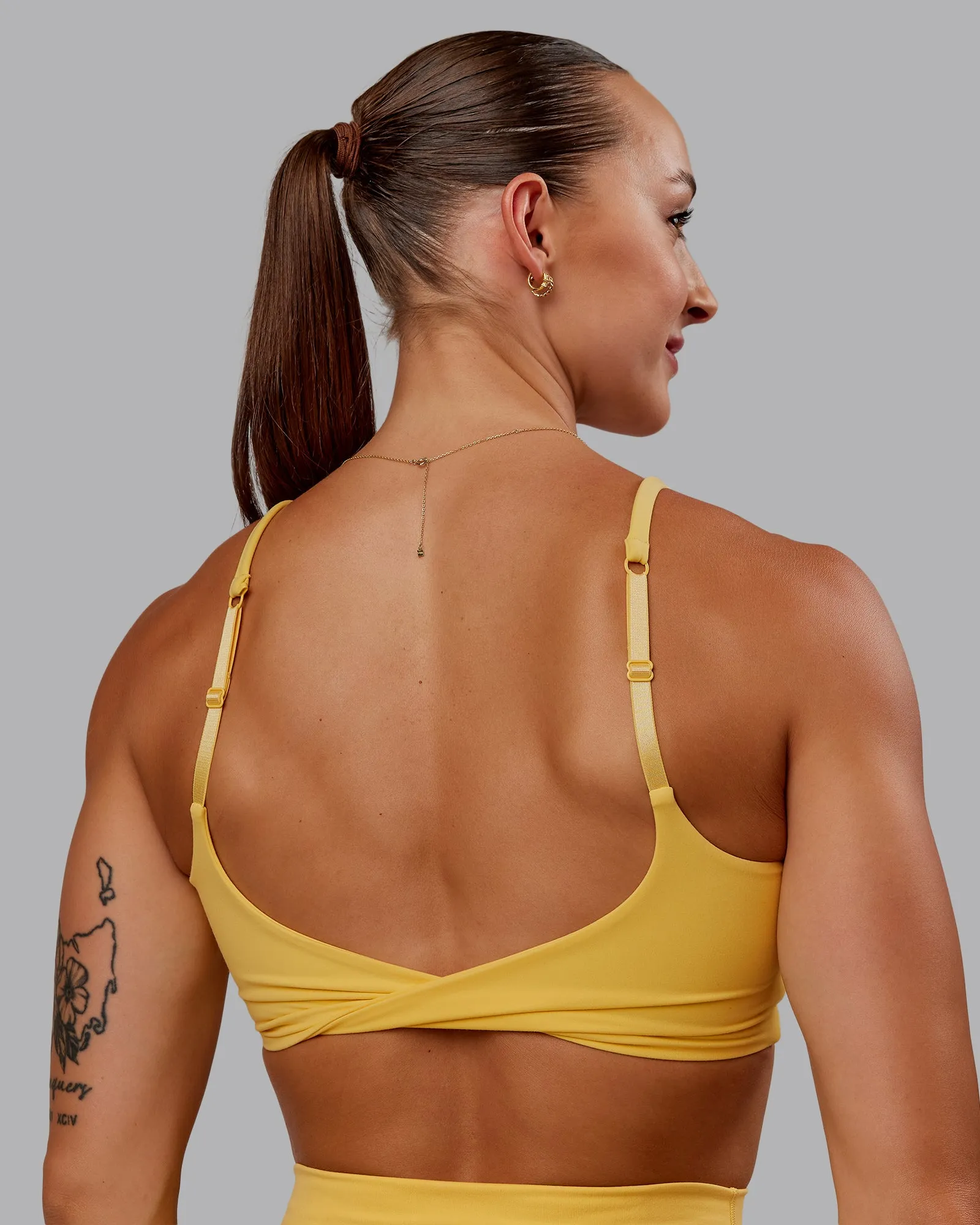 Twist Sports Bra - Banana Cream