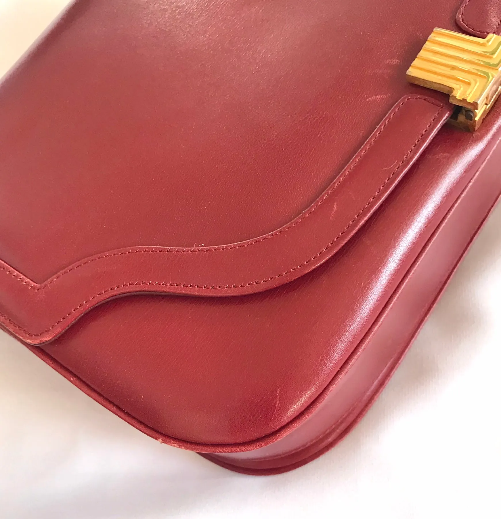 Vintage Lanvin wine leather shoulder bag with golden logo motif closure. Classic must have purse. 060620r2