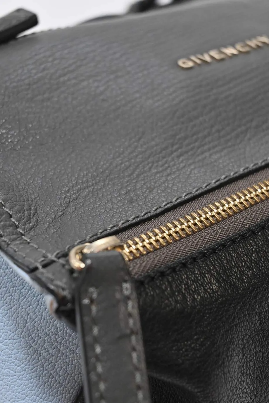 [WB5325] Givenchy | Cross-Body Bag